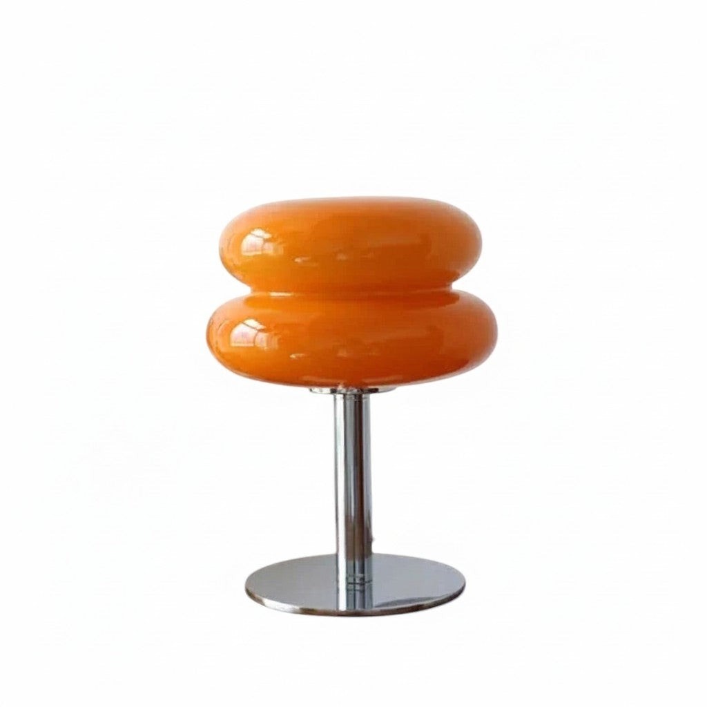 Lampe de table Dimoree style macaron en verre soufflé orange brillant avec pied en métal chromé sur fond blanc