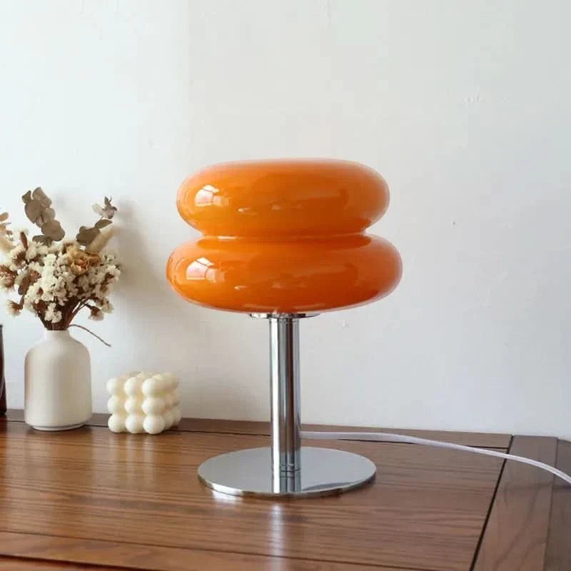 Lampe de table Dimoree en verre soufflé orange en forme de macaron sur un pied en métal chromé
