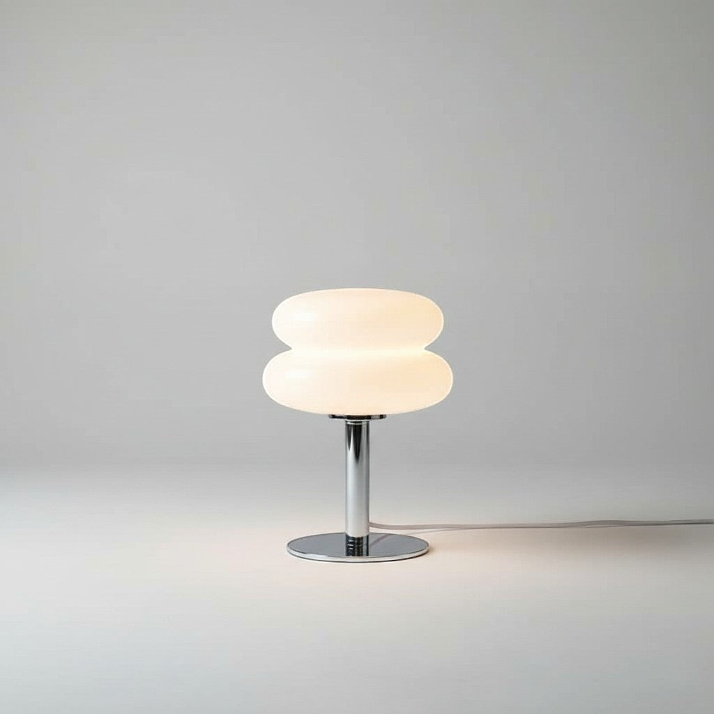 Lampe de table Dimoree en verre soufflé blanc forme macaron avec pied chromé brillant