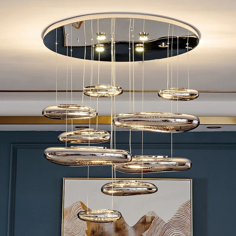 Lustre suspendu en forme de nuages métaliques